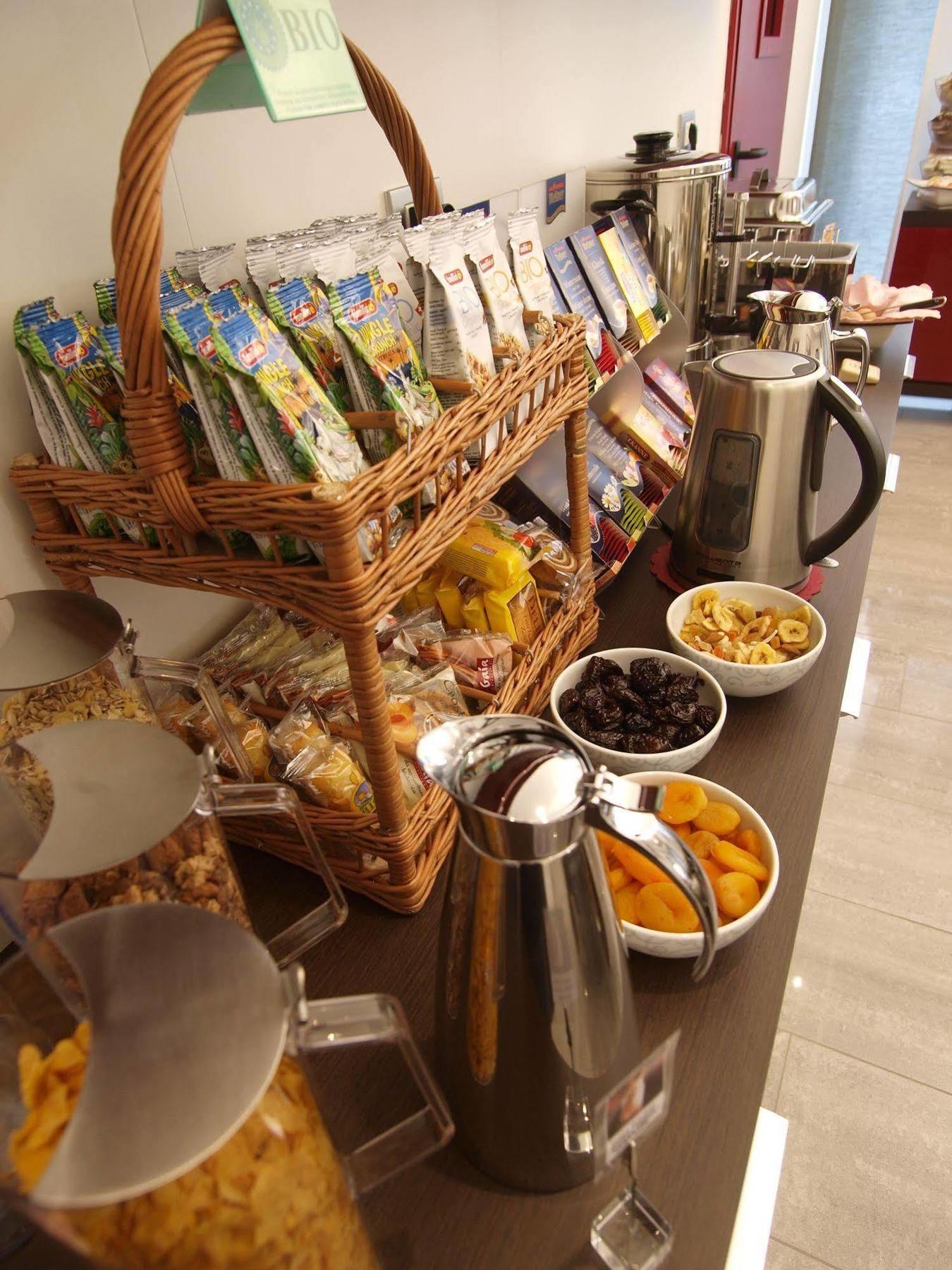 Hotel Garni Corallo Torbole Sul Garda Екстериор снимка