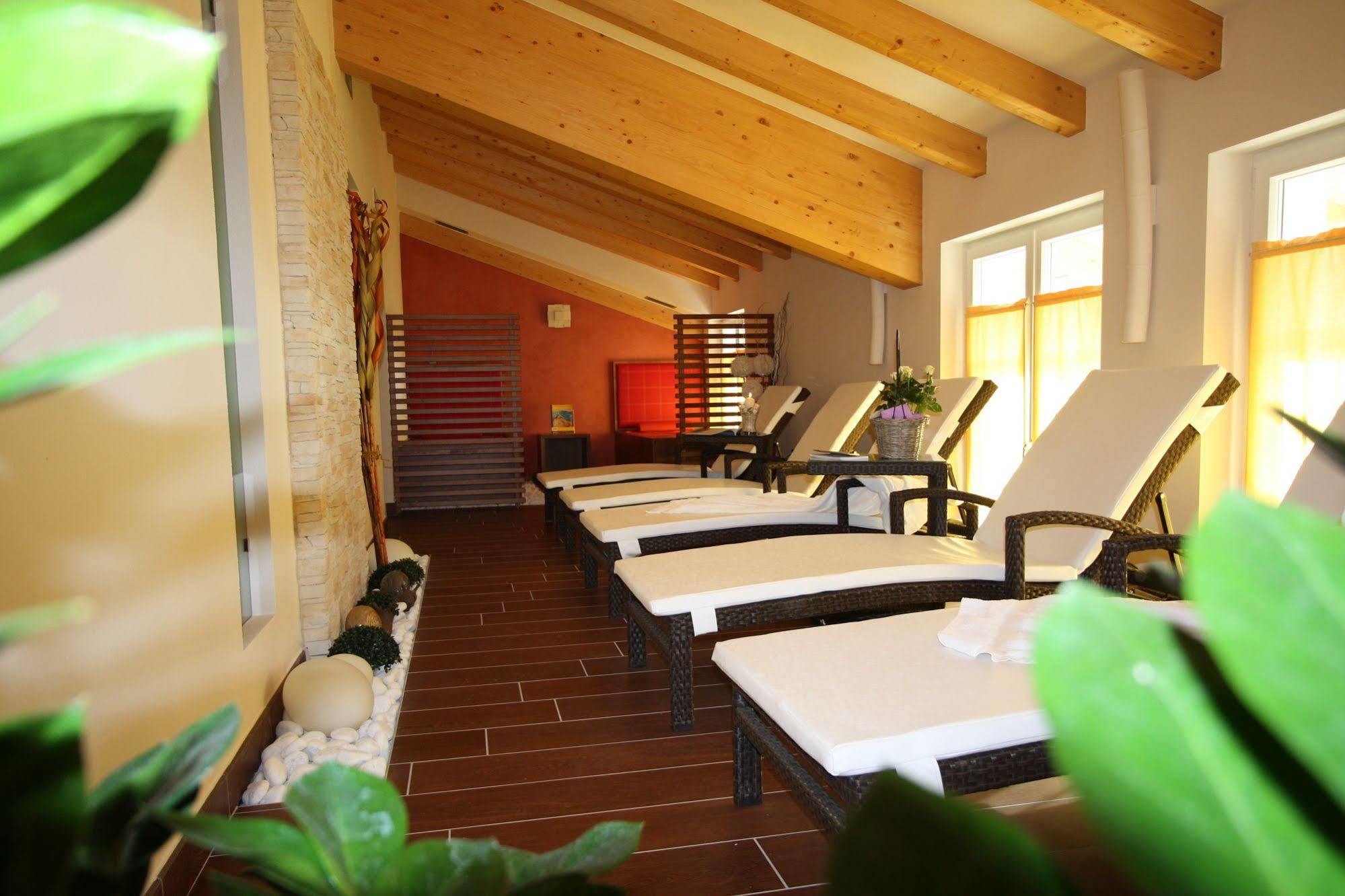 Hotel Garni Corallo Torbole Sul Garda Екстериор снимка