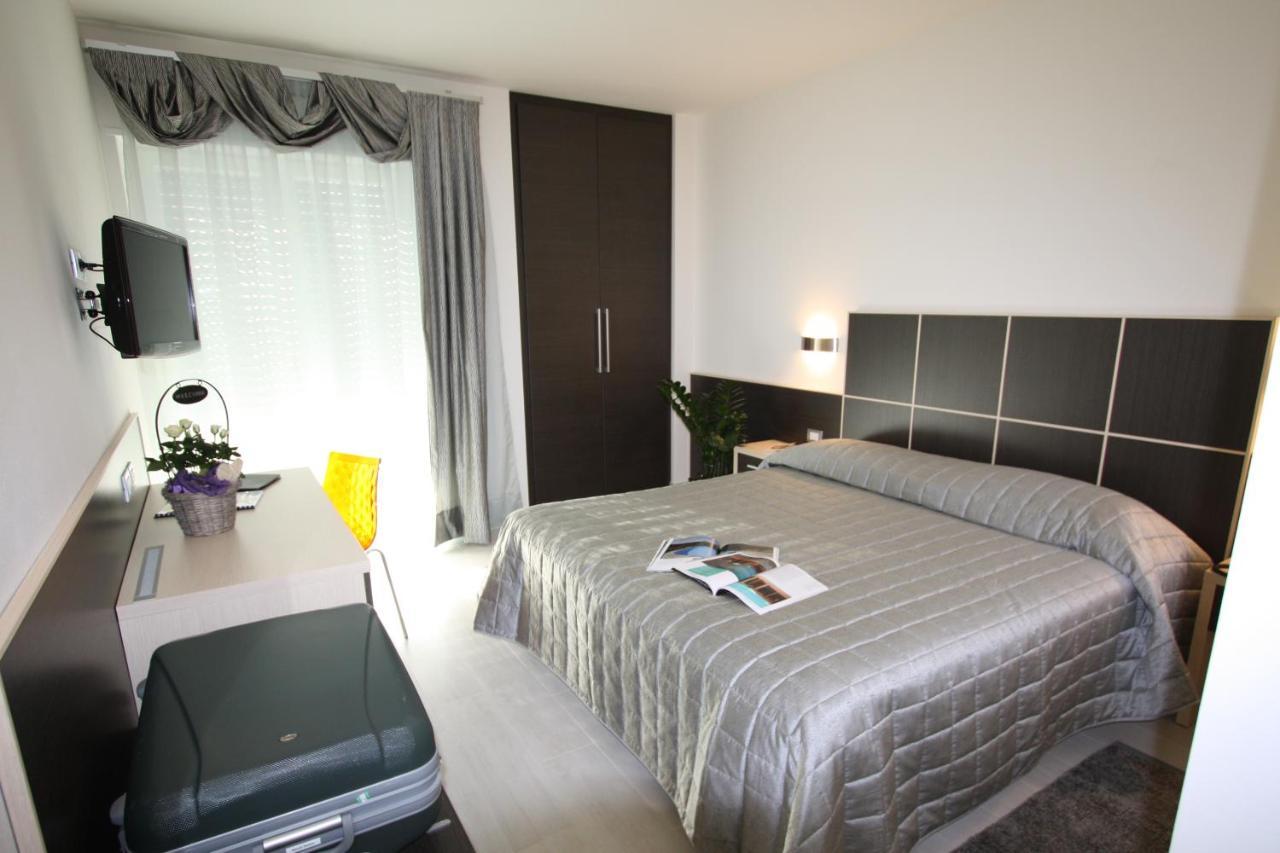 Hotel Garni Corallo Torbole Sul Garda Екстериор снимка